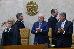 President Lula applauds at the Supreme Federal Court during the 2023 swearing-in of Justice Cristiano Zanin.